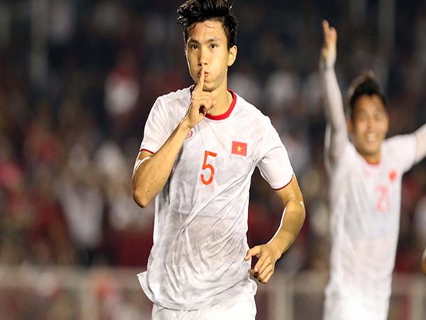 bong-da-viet-nam-11-12-doan-van-hau-phau-thuat-thanh-cong