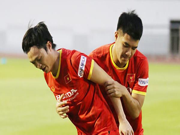 bong-da-viet-nam-24-11-dt-viet-nam-hoc-cach-thoat-nguoi-kem