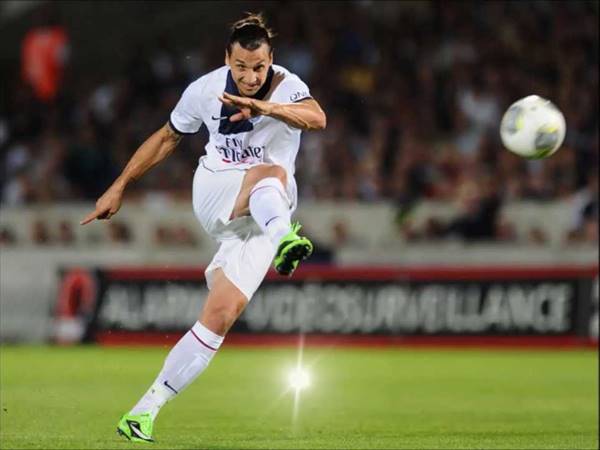 Zlatan Ibrahimović gây ấn tượng bởi sức mạnh trong những cú sút