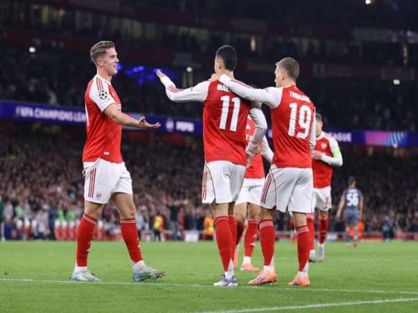 Bóng đá Anh: Arsenal biến Emirates trở thành pháo đài