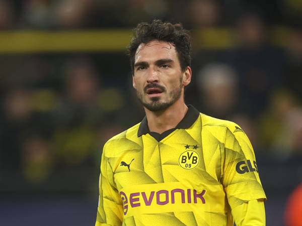 Hậu vệ Dortmund Hậu vệ Dortmund