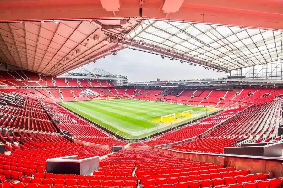 Sân vận động Old Trafford sức chứa bao nhiêu người?